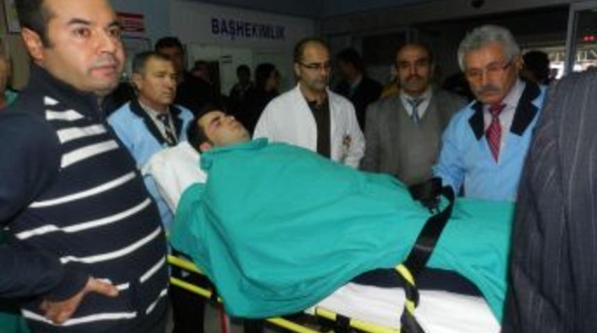 Şizofren Şahıs Il&ccedil;e Sağlık M&uuml;d&uuml;r&uuml;n&uuml; Makamında Bı&ccedil;akladı