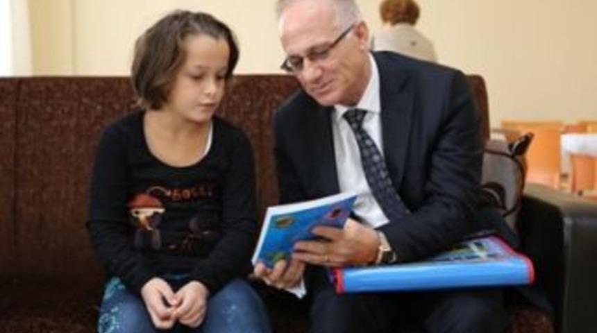 Kimsesiz &Ccedil;ocuklara Başkan Zengin Desteği