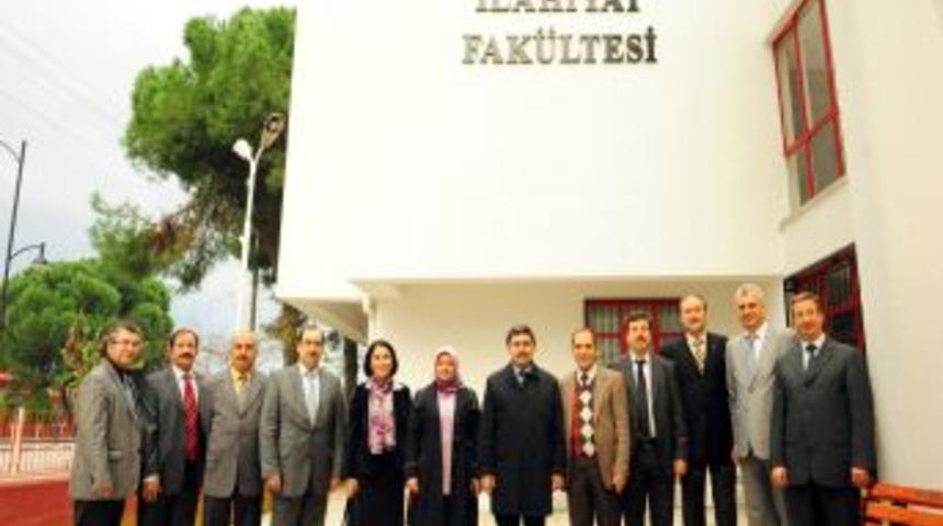 Celal Bayar &Uuml;niversitesi İlahiyat Fak&uuml;ltesi A&ccedil;ıldı