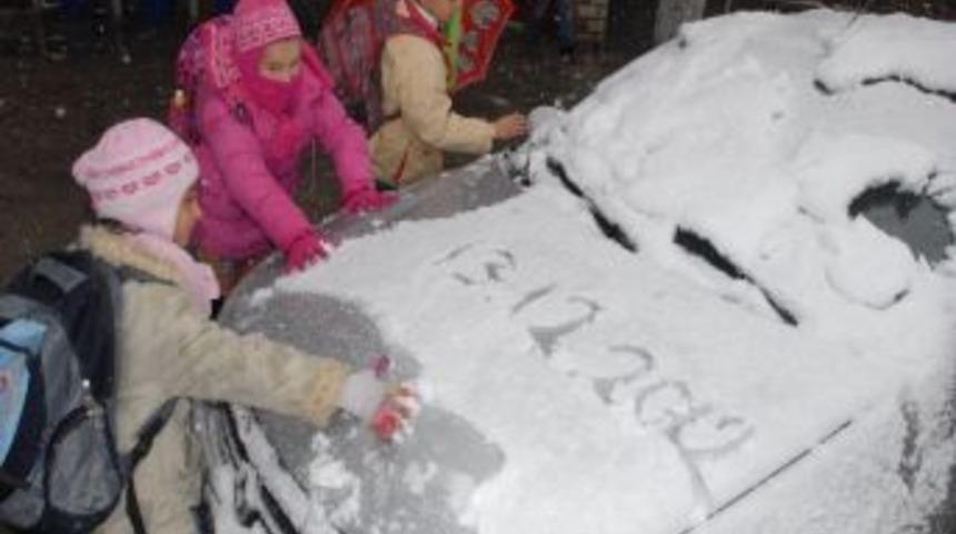 Samsun'da &Ccedil;ocukların Kar Sevinci