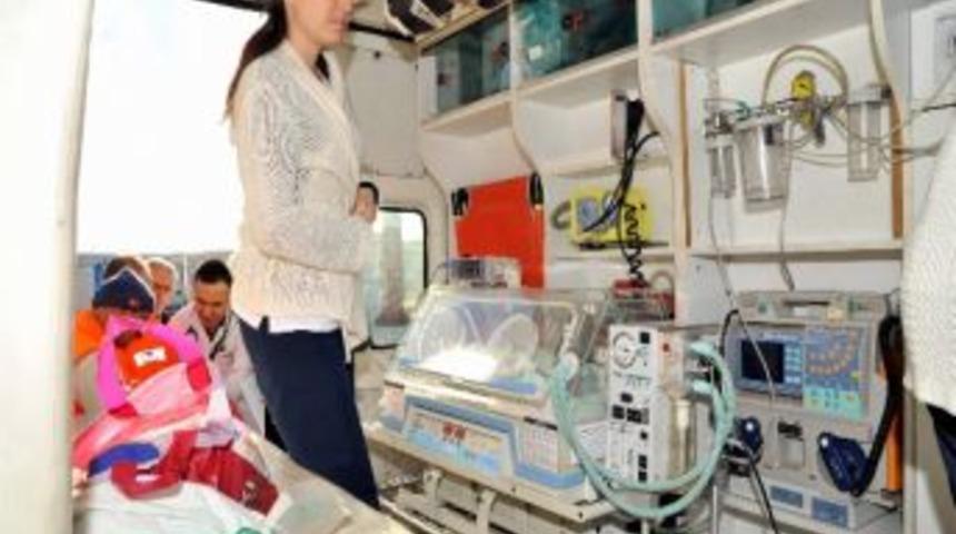 Ambulans Helikopterler Erken Doğan İkiz Kız Bebekler İ&ccedil;in Havalandı