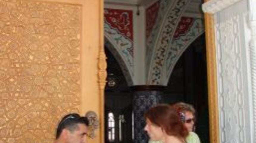 Aydınlar Ocağı, Turistler I&ccedil;in 5 Dilde 'Antalya Ve İslam' Kitabı Hazırladı