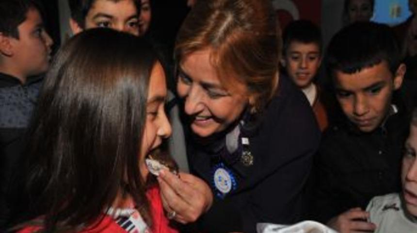 Sosyal Hizmetler Eğitim Ve Yardım Vakfı'ndan &Ccedil;ocuk Yuvasına Moral Ziyareti