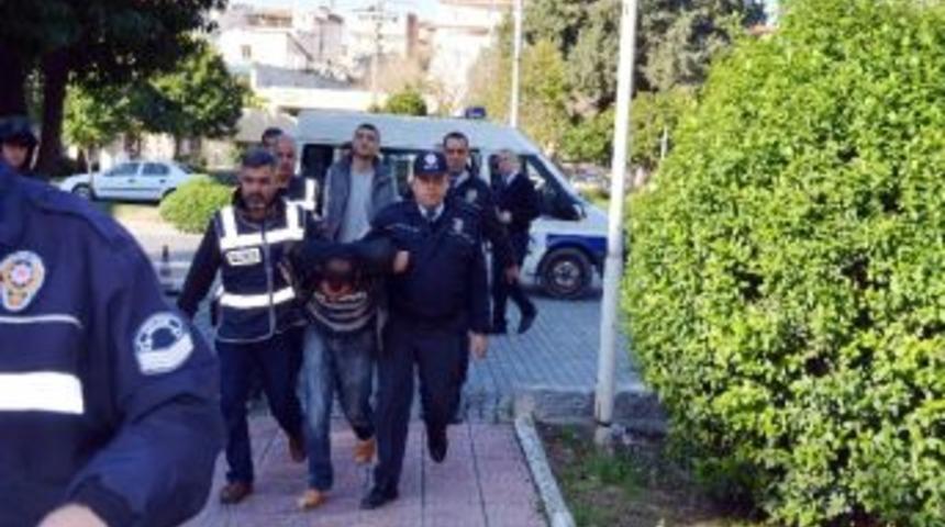 Hırsızlık Zanlıları Yakalandı