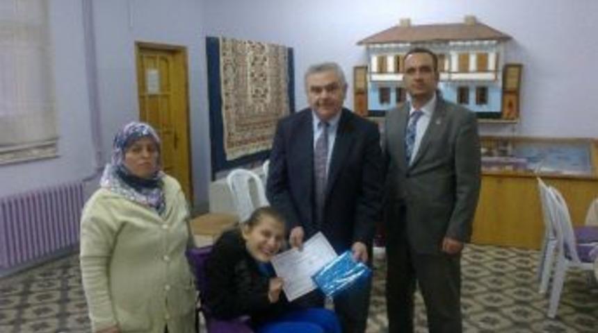 Engelleri Aşmaya Okuma Yazma &Ouml;ğrenerek Başladı