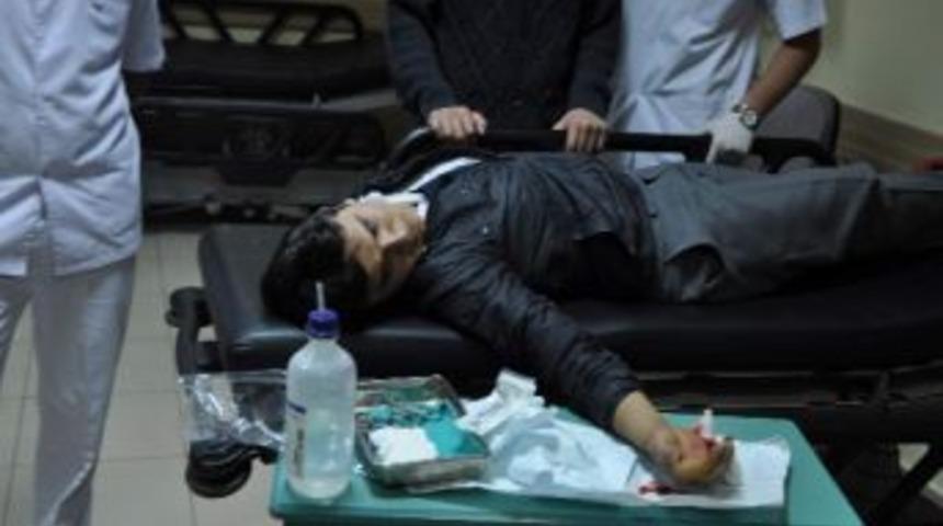 Okuldan Ka&ccedil;arken Kolundan Oluyordu