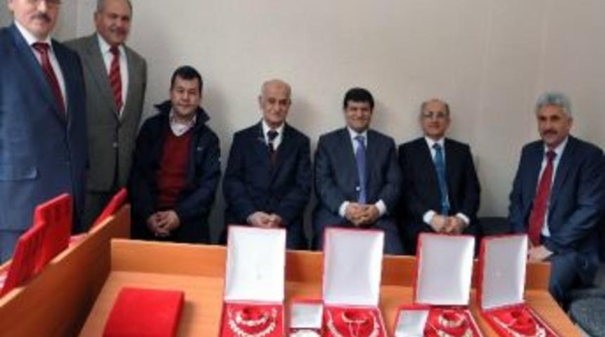 Vali Mayda G&uuml;m&uuml;ş İşlemeciliği Kursunu Ziyaret Etti