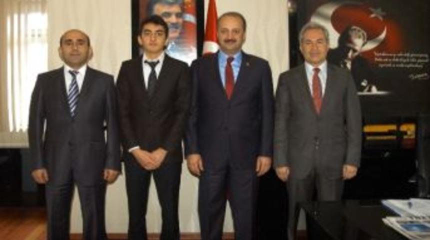 Başkan Akg&uuml;l&rsquo;e Eğitime Destek Teşekk&uuml;r&uuml;