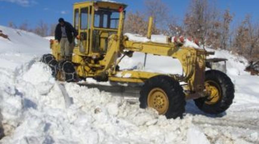 Malatya'da Kardan Kapalı Tek K&ouml;y Yolu Kaldı
