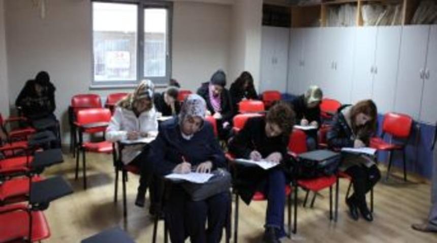 Sakaryalı Kuaförler Manikür Pedikür Ve Ağda Konularında Sınav Oldu