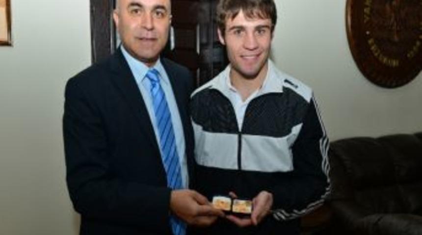 Yakutiye'den Şampiyon Boks&ouml;r&uuml;ne 15 Altın