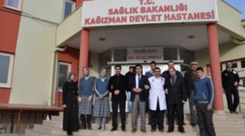 İmam Hatip Lisesi, hastanede aşure dağıttı