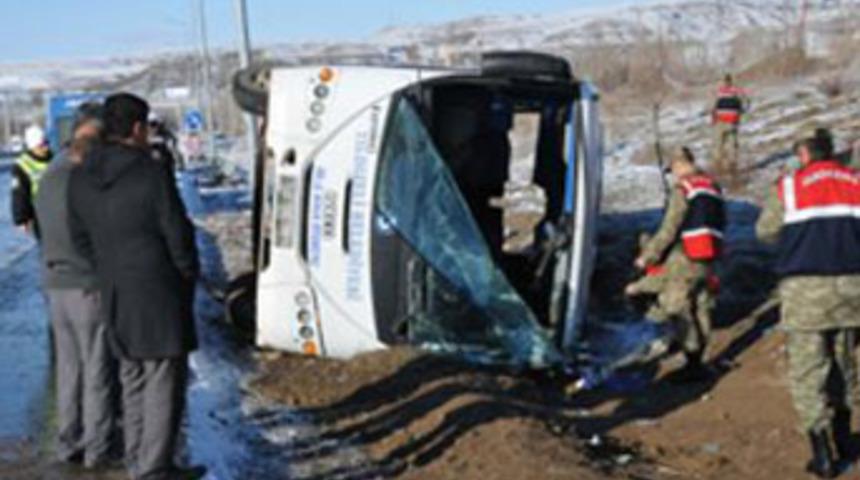 Buzlanma kazası: 32 yaralı