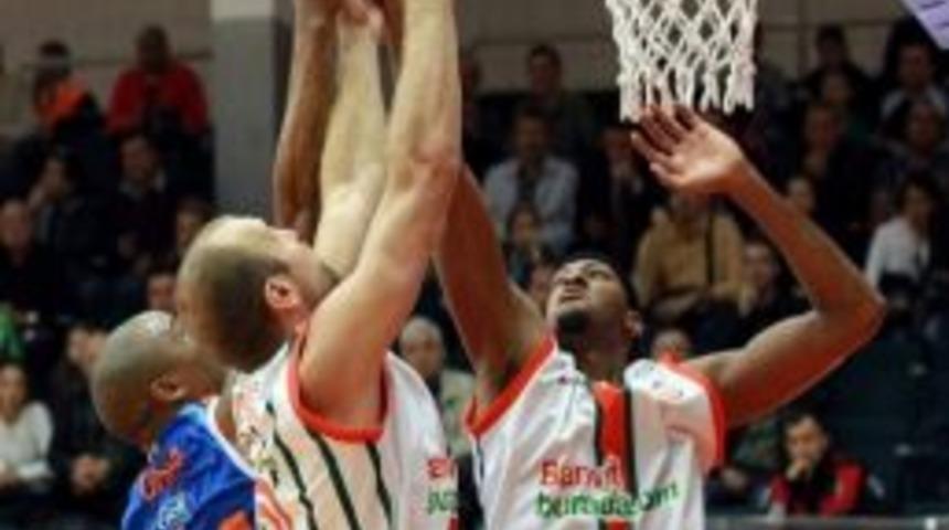 Banvit Evinde Kazanarak Zirveden Kopmak İstemiyor