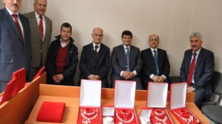 Bayanlar Hem Meslek &Ouml;ğreniyor, Hem Aile B&uuml;t&ccedil;esine Katkı Sağlıyor