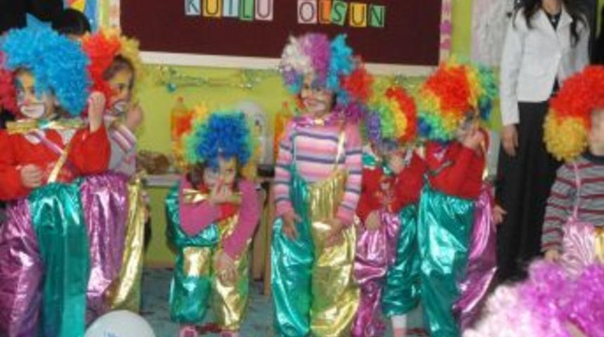 Başkaleli Minikler Yerli Malı Haftası'nı Coşkuyla Kutladı