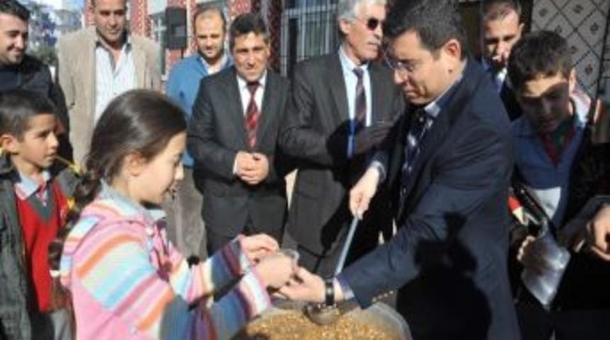 Kepez Belediye Başkanı T&uuml;t&uuml;nc&uuml; Aşure G&uuml;n&uuml; Etkinliğinde