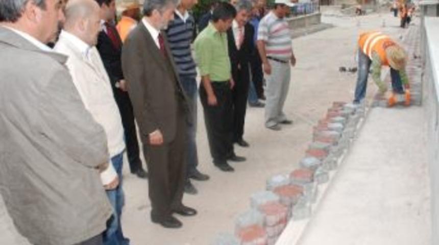 Sincan Belediyesi, Kaldırım &Ccedil;alışmalarına Devam Ediyor