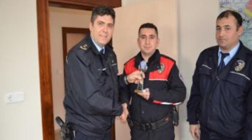 Başarılı Polislere &Ouml;d&uuml;l