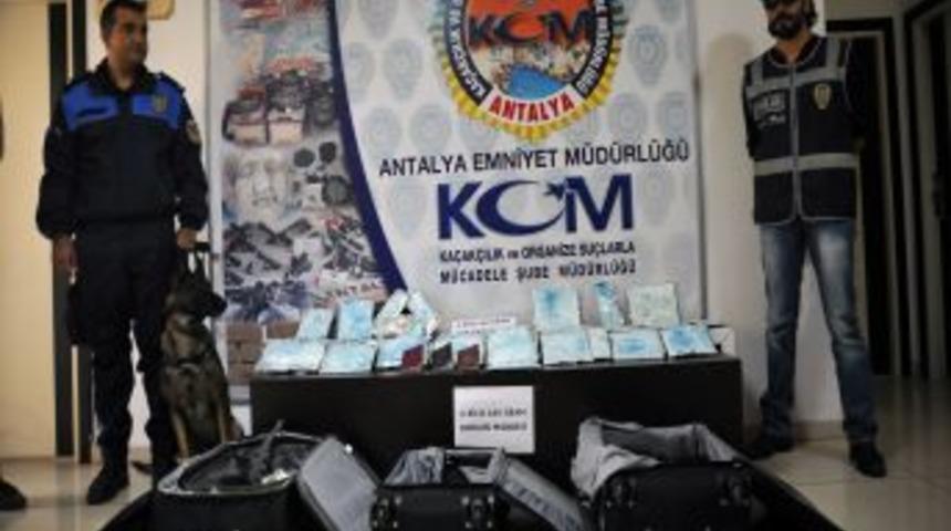 Milyon Dolarlık Kokaini Piyasaya S&uuml;remeden Yakalandılar