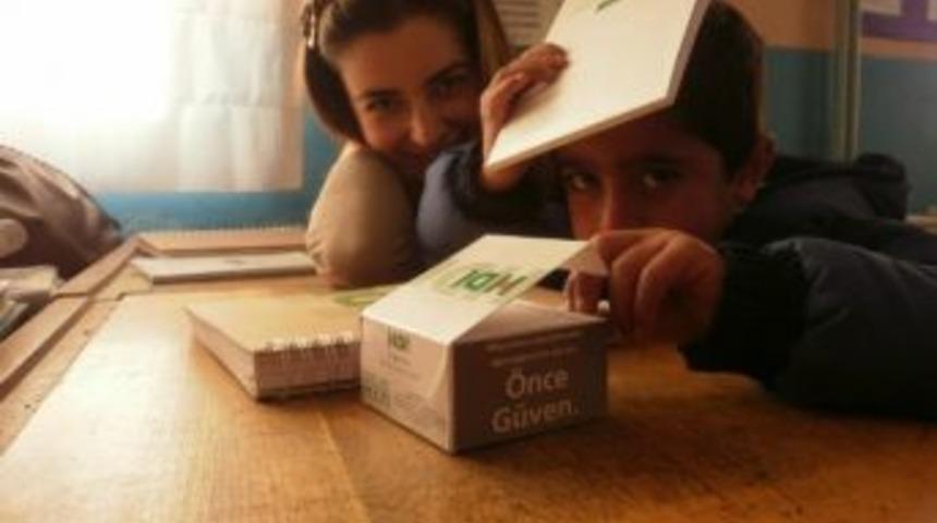 Hdı Yeni Yılda Da &Ccedil;ocukları Unutmadı