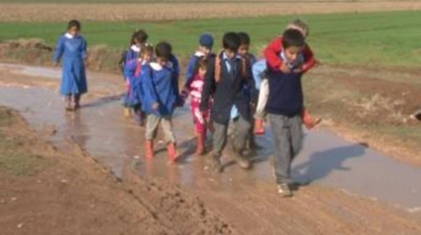 Bu Da Ağabey Sırtında Taşımalı Eğitim Sistemi!