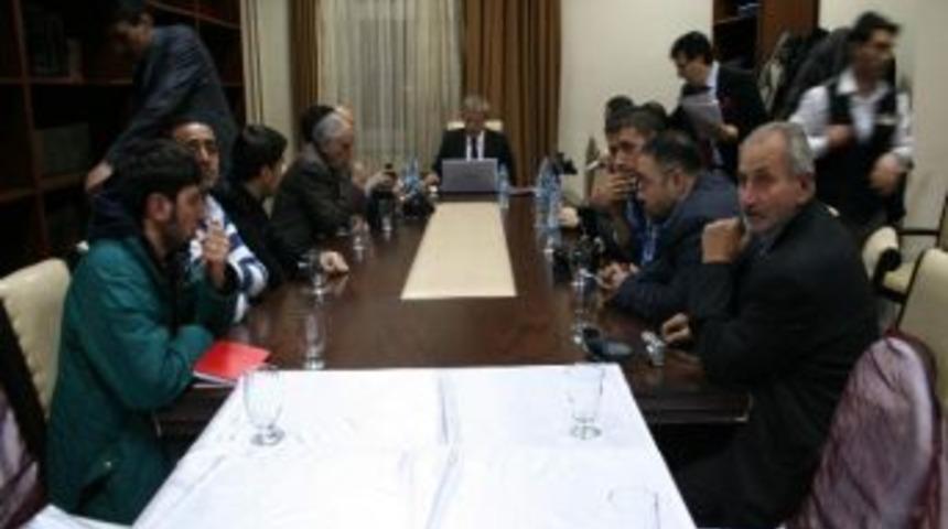 Kars Milli Eğitim M&uuml;d&uuml;r&uuml; Basın Mensuplarıyla Yemekte Biraraya Geldi