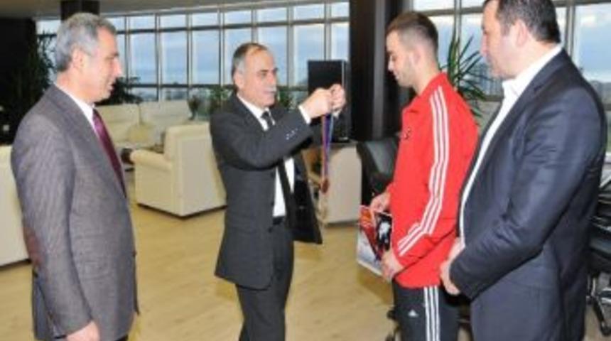 Om&uuml;&rsquo;l&uuml; &Ouml;ğrenci D&uuml;nya 3.&rsquo;s&uuml; Oldu