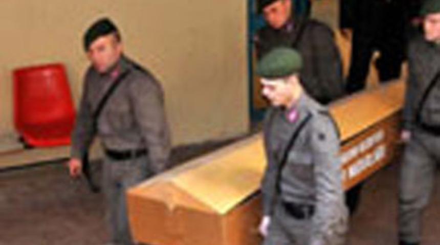 Jandarma er karakolda intihar etti