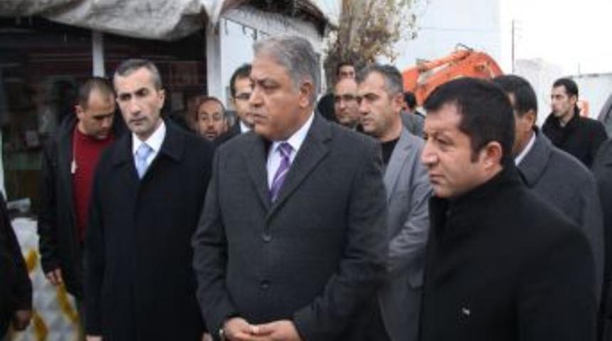 Vali Tekinarslan: Kar Yağınca Bu &Uuml;lkede Hayat Durmuyor