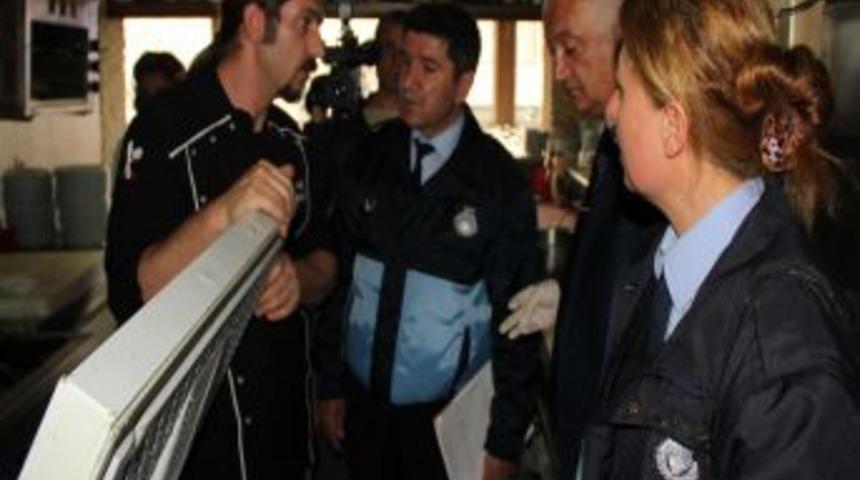 &Ccedil;ankaya Zabıtası, Bin 850 Kilogram Bozuk Gıda Maddesini Imha Etti