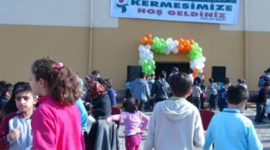 &lsquo;Taşın Altına Elini Sende Koy&rsquo; Kermesine Yoğun Ilgi