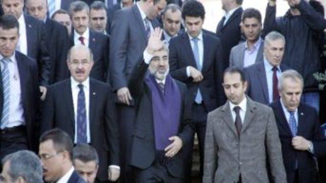 Bakan Yıldız, Trt Bütçesi Ve Bulunduğu Uçağın İndirilmesi İle İlgili Ortay Atılan İddiaları Yanıtladı