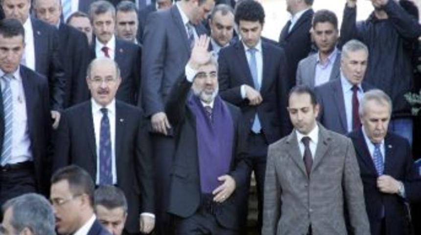 Bakan Yıldız, Trt Bütçesi Ve Bulunduğu Uçağın İndirilmesi İle İlgili Ortay Atılan İddiaları Yanıtladı