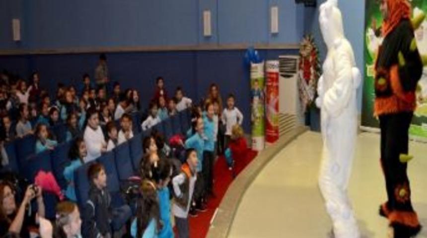 Tiyatroda Gangnam Style Coşkusu