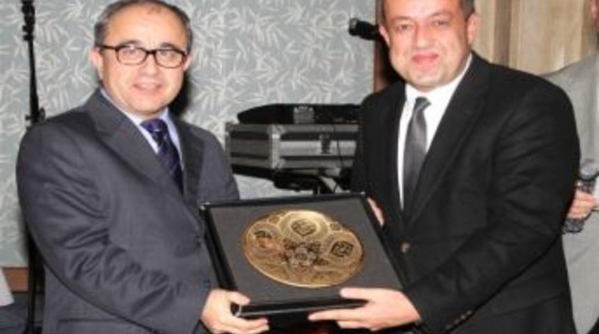 Pa&uuml;&rsquo;den Bilim İnsanlarına Gala Yemeği