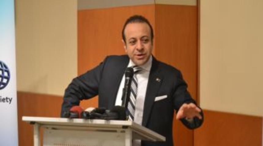 Bağış'tan &Uuml;niversite &Ouml;ğrencilerine: Yumurta Değil, Fikirlerinizi Ortaya Atın