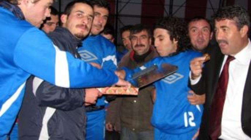 Sorgun Belediyesoprlu Futbolculara Moral Baklavası