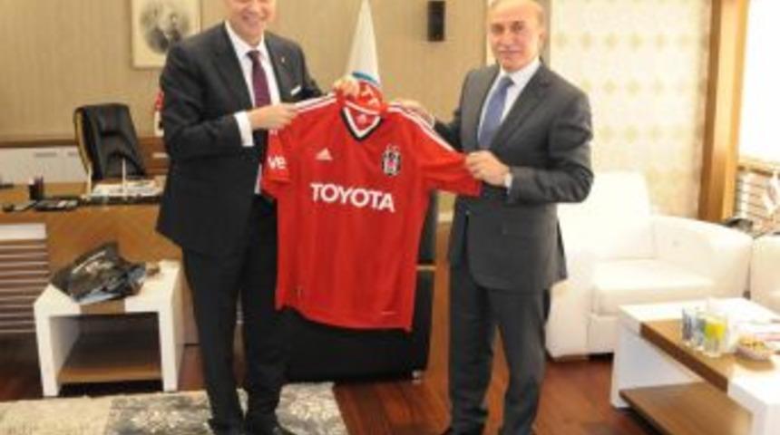 Beşiktaş'ta Başkan Fikret Orman TRT Genel M&uuml;d&uuml;r&uuml;&rsquo;n&uuml; Ziyaret Etti