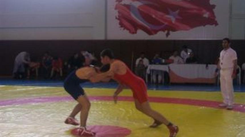 B&uuml;y&uuml;k Erkekler Serbest G&uuml;reş M&uuml;sabaakaları Ankara&rsquo;da Başlıyor