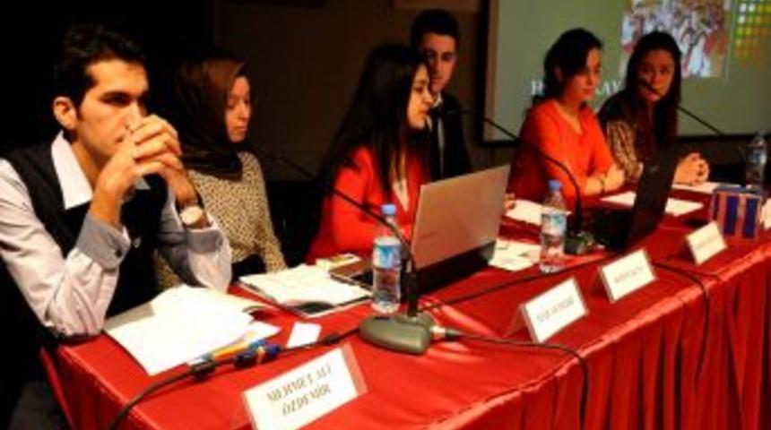 Okul &Ouml;ncesi &Ouml;ğretmenliğinin Erkek &Ouml;ğrencileri Yanlış Imajdan Rahatsız