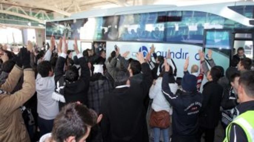 Beşiktaş, Gen&ccedil;lerbirliği Ma&ccedil;ı I&ccedil;in Ankara&rsquo;ya Geldi