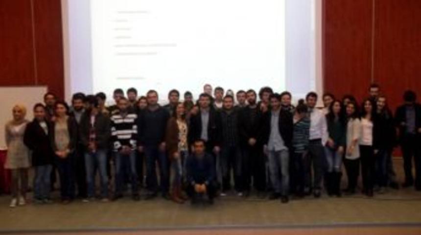 Bu Kez Karşıt D&uuml;ş&uuml;ncedeki &Uuml;niversite &Ouml;ğrencileri &Ccedil;atışmadı, Fikir Birliği Yaptı