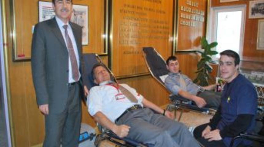 Mesleki Eğitim M&uuml;d&uuml;rl&uuml;ğ&uuml;, Kızılay'a Kan Bağışladı