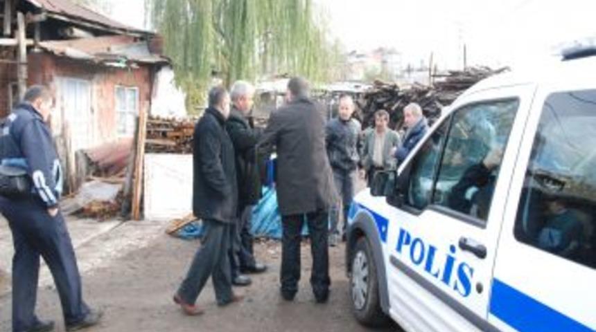 Kira Borcu Bulunan Esnafın D&uuml;kkanları M&uuml;h&uuml;rlendi