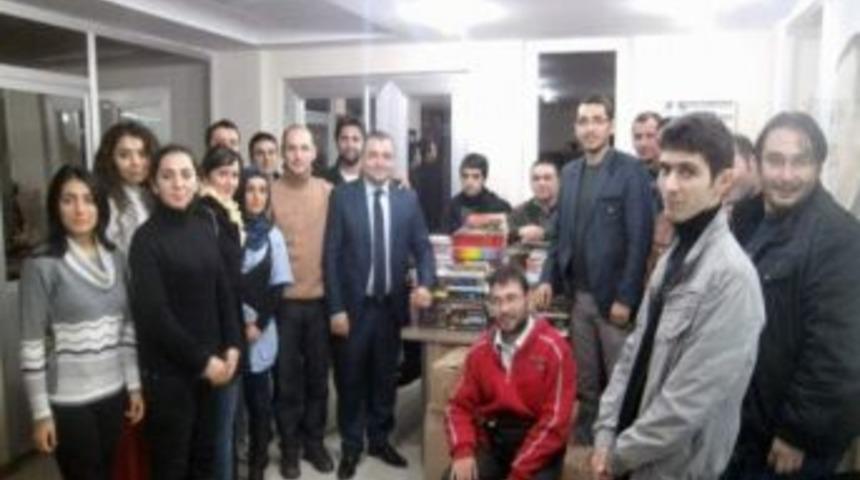 Ak Parti'li Gen&ccedil;lerden Kitap Kampanyası