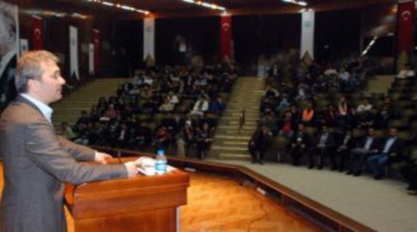 Akg&uuml;l &Uuml;niversitelilerle buluştu