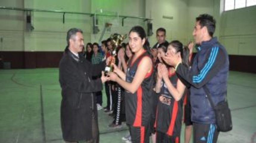 Okul Sporları Basketbol Müsabakaları Sona Erdi