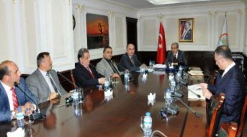 Meyve &Uuml;reticileri Bakan Eker&rsquo;i Ziyaret Etti