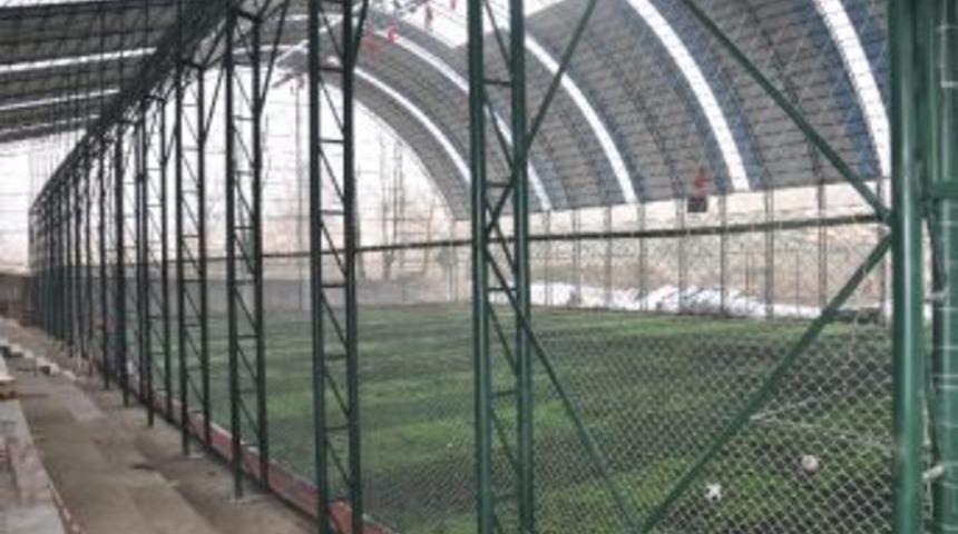 Balıkesir'in En B&uuml;y&uuml;k Halı Sahası Dursunbey'e Yapılıyor